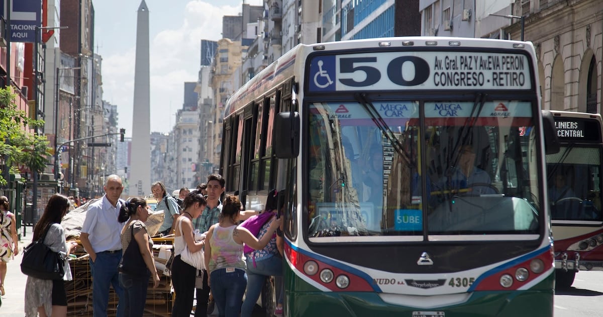 Transporte porteño: a partir del 1 de octubre el boleto mínimo de colectivo quedará en $920,48 y el subte pasará a $1.817