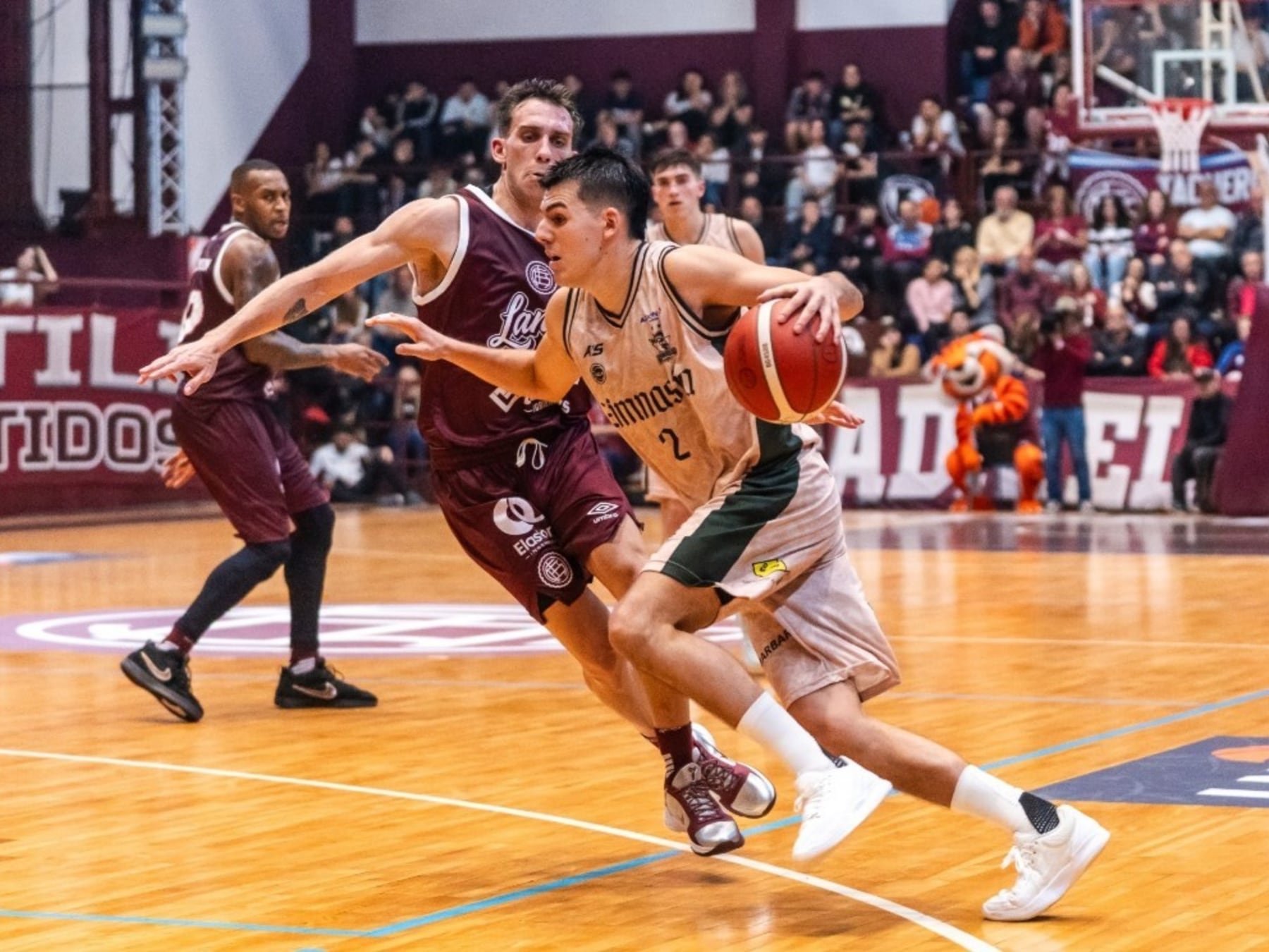 Chacón encendió la lámpara y Gimnasia le pintó la fiesta a Lanús en su vuelta a la Liga