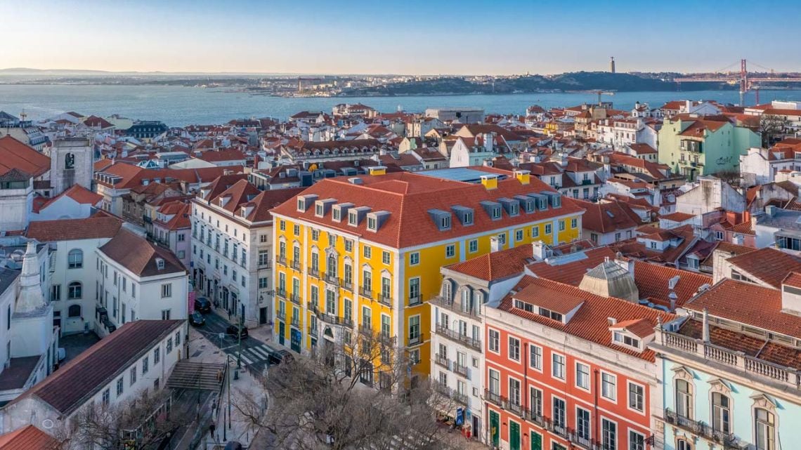 Un palacio de 1747 convertido en hotel del vino reabre Lisboa a paso lento