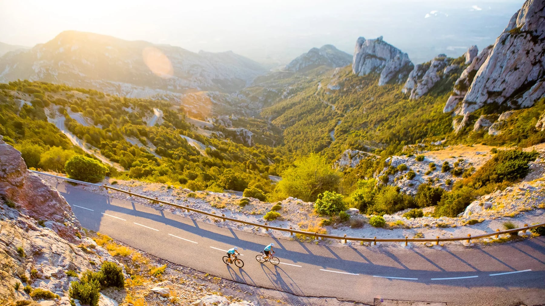 Carretera y mar: cómo armar a dos días y vuelta por Cataluña sin volverse con el curso