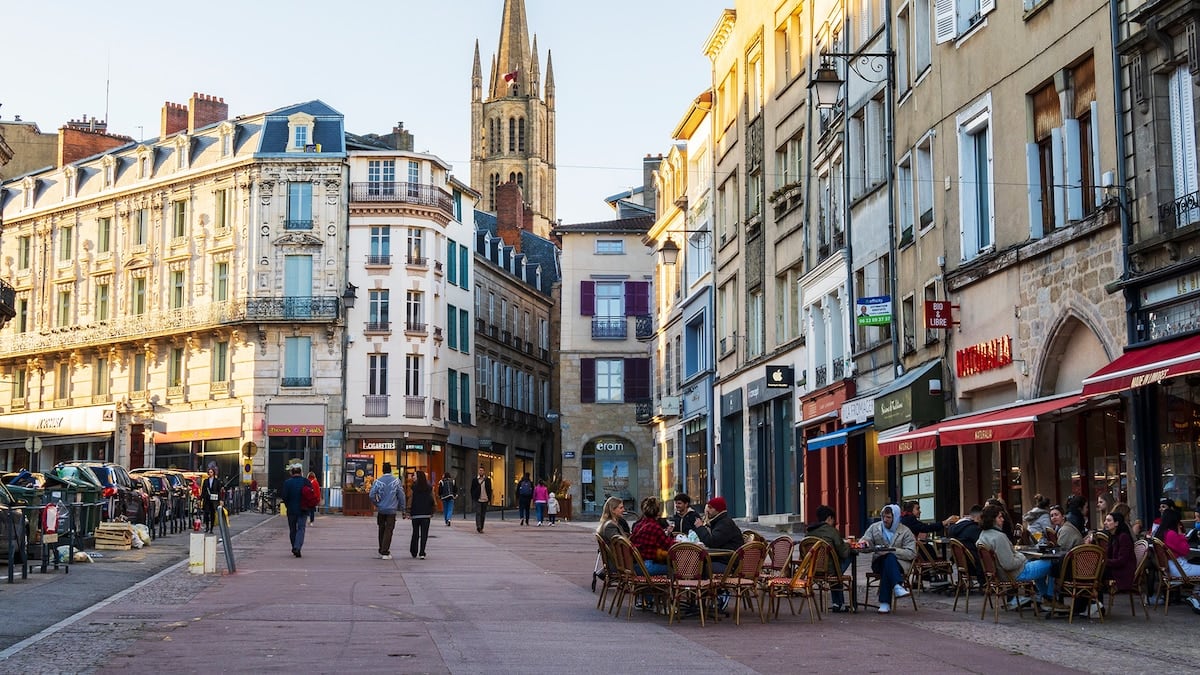 Limoges, la ciudad francesa donde la porcelana y el esmalte se viven con las manos
