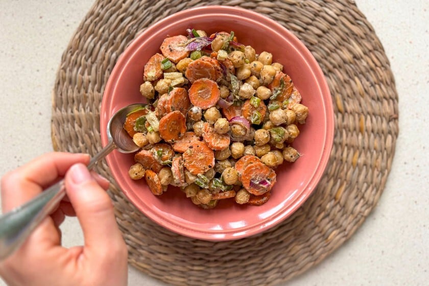Garbanzos al horno con tahini: una ensalada templada para revisar qué nos llevamos a la boca