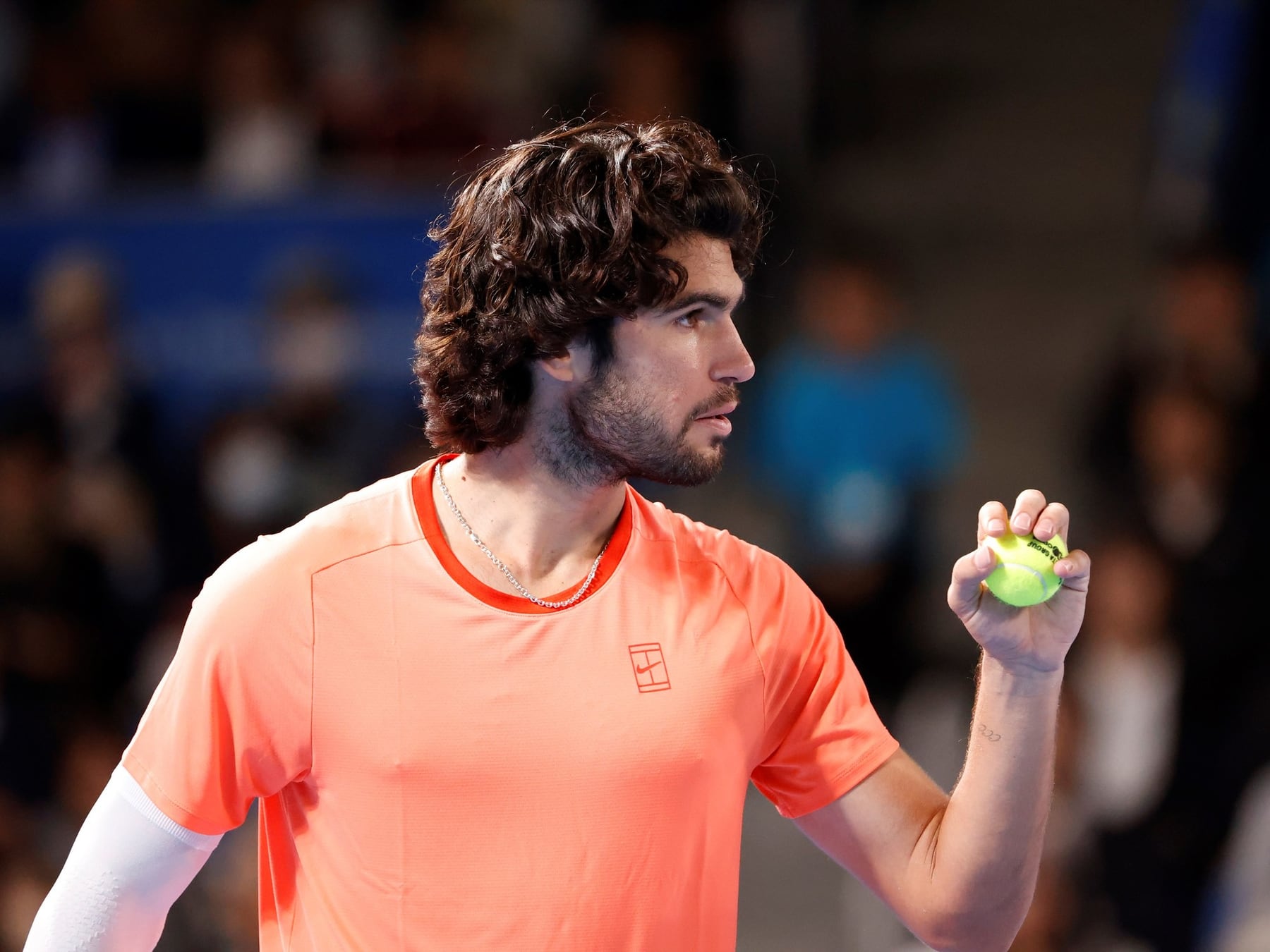 Alcaraz lo dio vuelta, barrió a Munar en el set decisivo y va por todo en Tokio