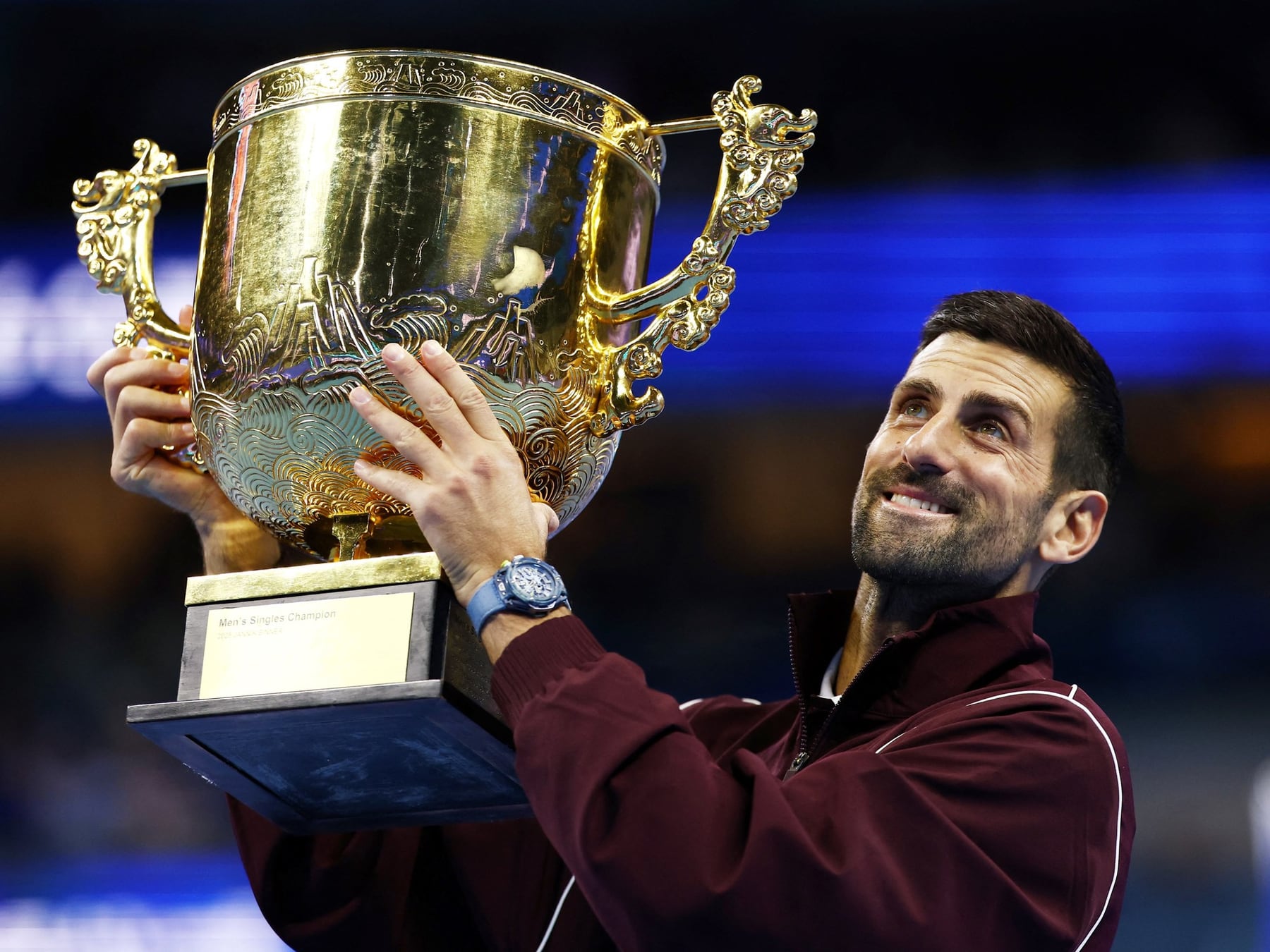 A un paso del récord eterno: Djokovic se floreó en Pekín y ya acecha los 103 títulos de Federer