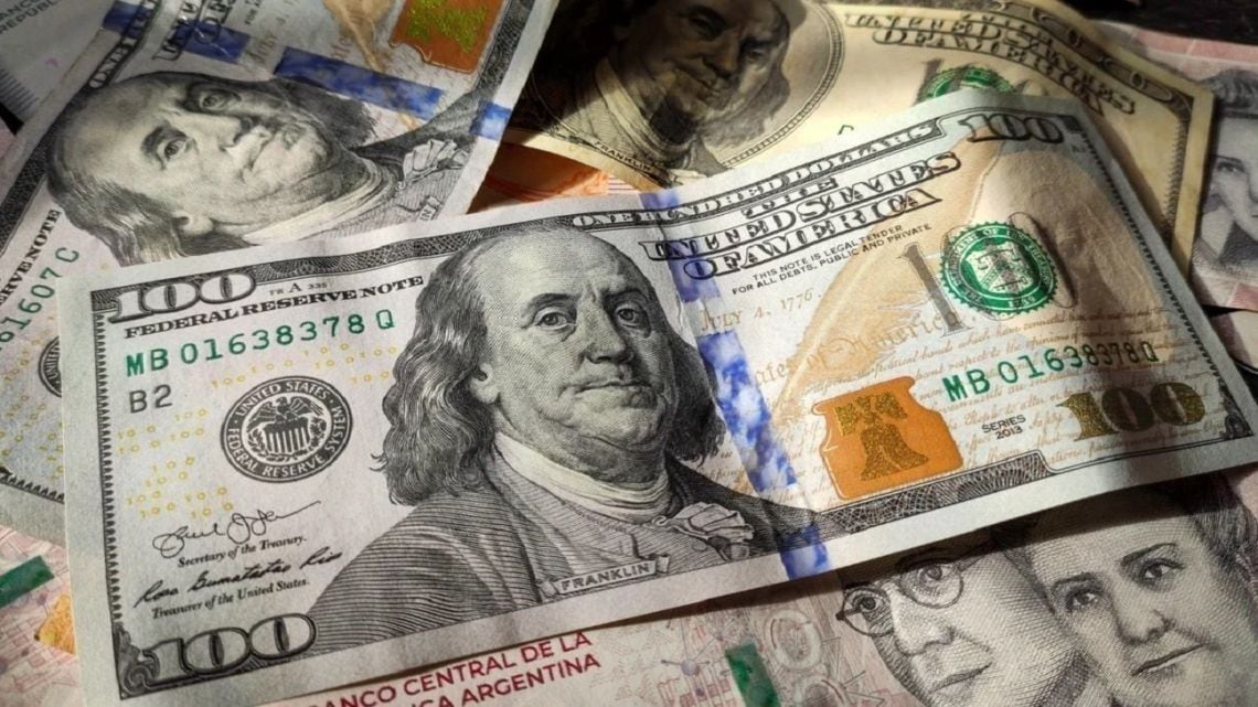 El dólar blue cerró la semana a $1.540 y quedó equiparado con la cotización oficial del Banco Nación