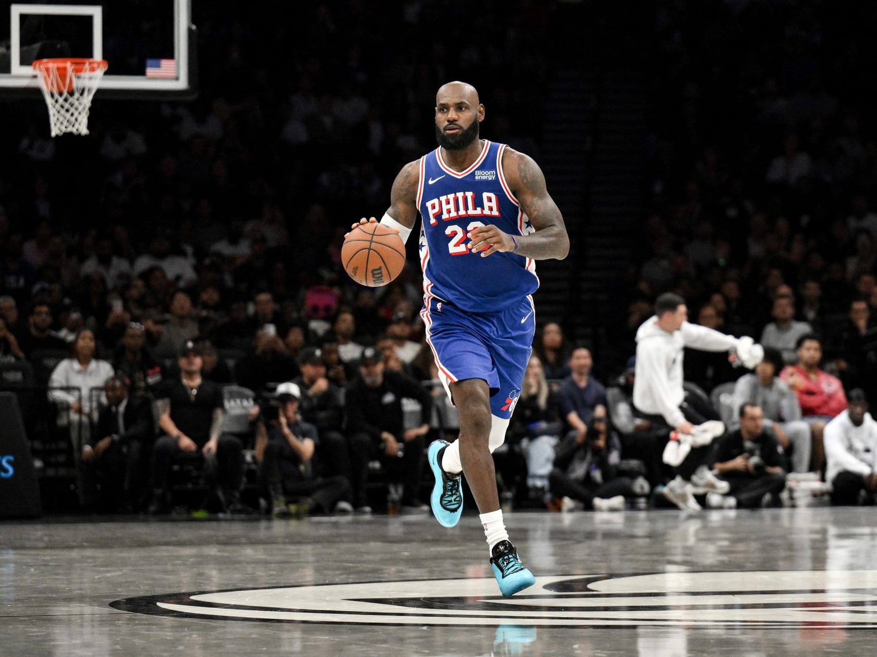 LeBron se puso la camiseta de los Sixers y ya se sabe quién manda