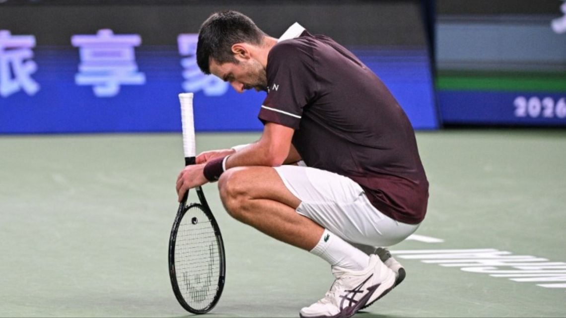 Hurkacz lo expuso en una hora y media y Djokovic se quedó sin margen para llegar a las Finales