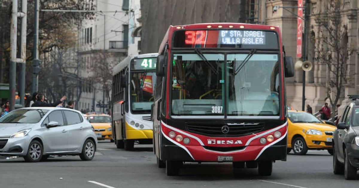 Pasaje mínimo de colectivo: la brecha entre ciudades se estiró hasta superar los 2.400 pesos por viaje
