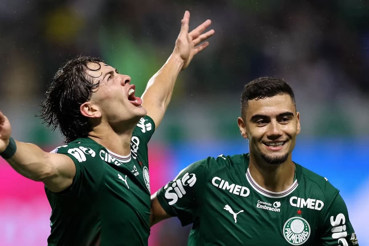 Giay se vistió de figura en San Pablo y Seedorf tomó un Corinthians en llamas