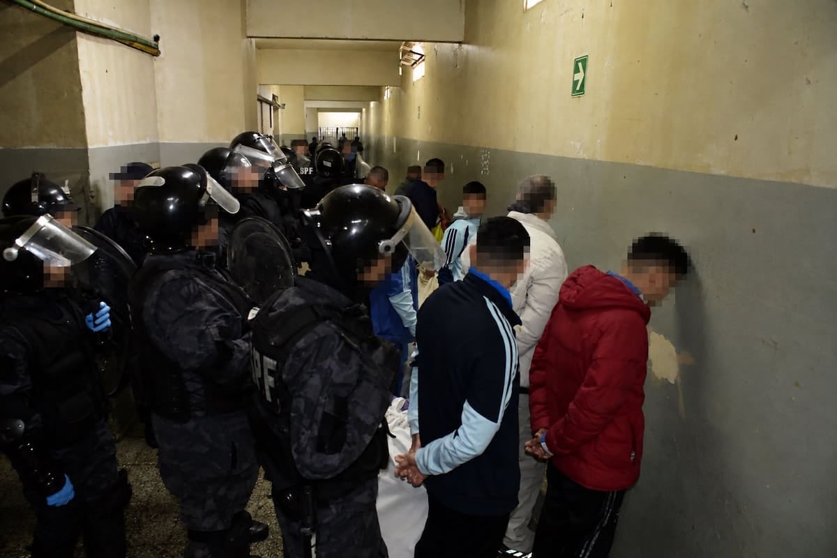Trasladan a 1.500 presos de Devoto al flamante complejo de Marcos Paz en un operativo que la Procuración Penitenciaria cuestiona