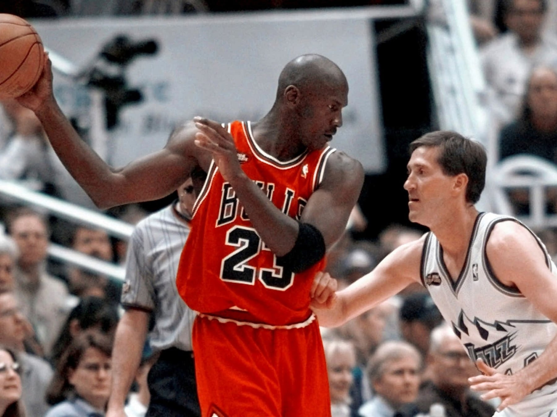 Catorce millones por una roja: la camiseta de Jordan del 98 vuelve a hacer historia