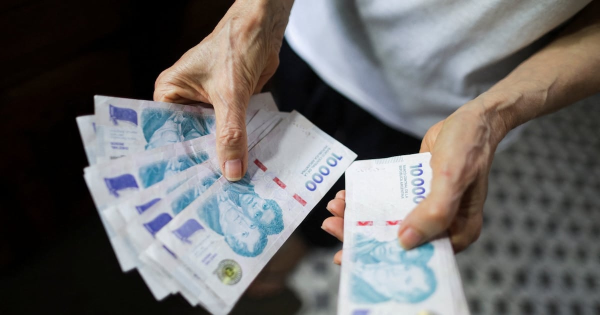La mora se muda a las billeteras: el 19,4% de los jóvenes deudores acumula atrasos con fintech y supera a los bancos
