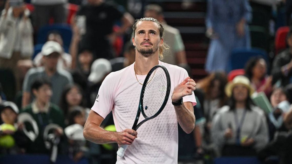 Zverev pasó de todo, incluso del saque de Bublik, y se metió en cuartos en Shanghái