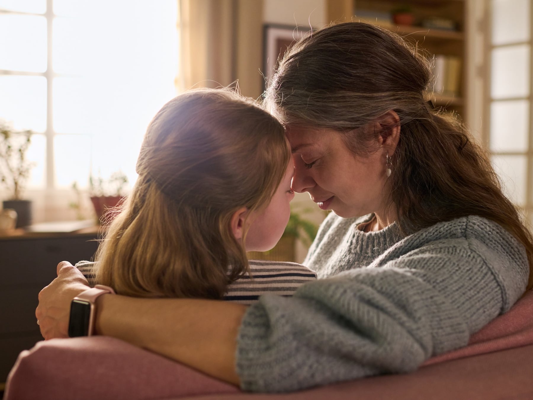 Las huellas de la infancia que reaparecen sin aviso en la crianza de los propios hijos
