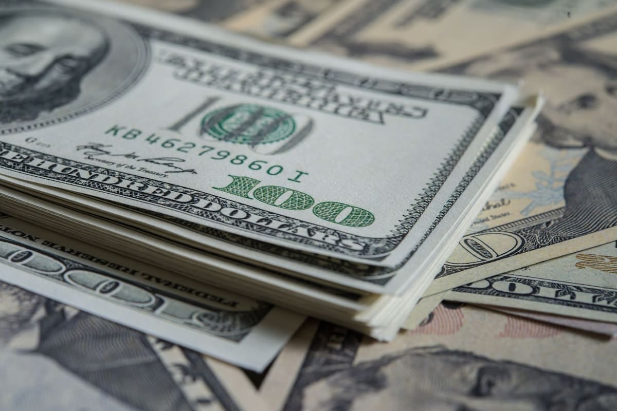 El techo del dólar mayorista se recalibra en noviembre y se ubica cerca de los $1.989, con margen amplio respecto del precio actual