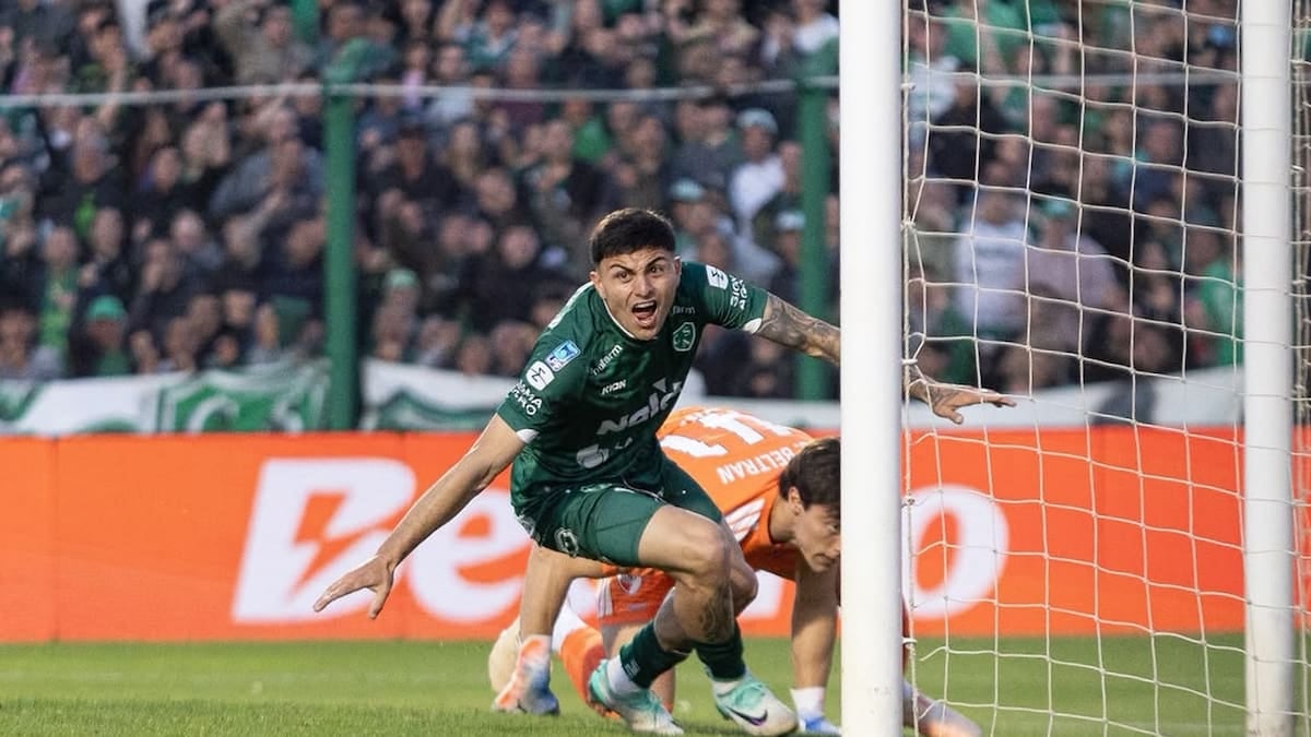 Junín rompió el molde: Sarmiento le bajó la persiana a River y sigue prendido arriba