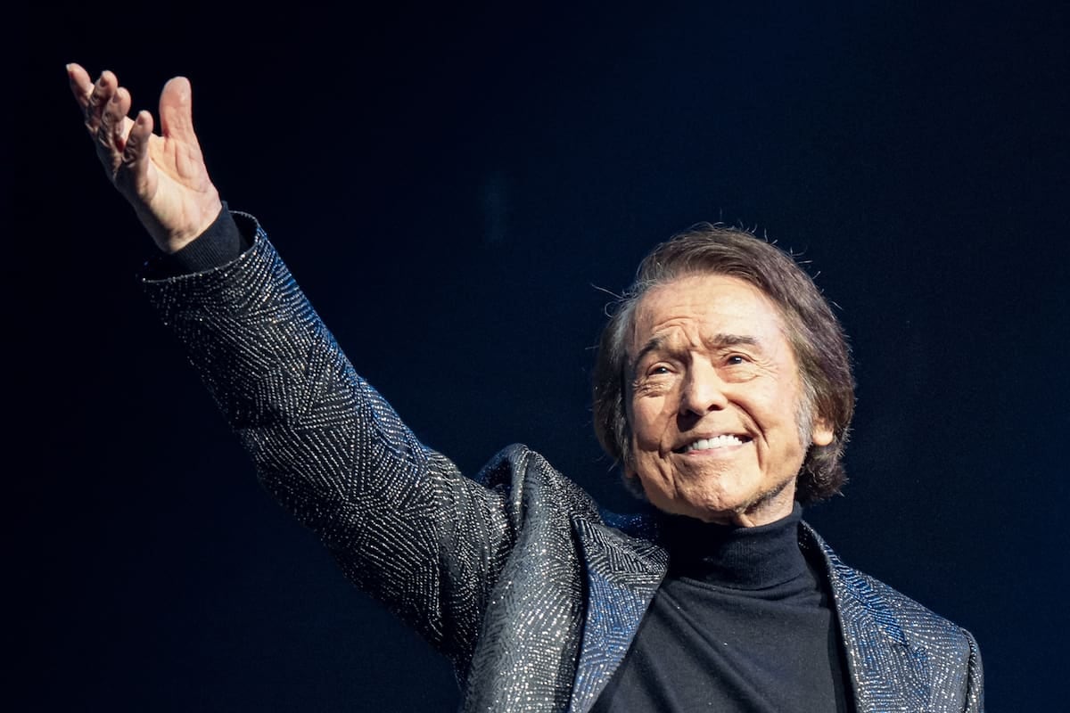 Ochenta y tres años no es nada: Raphael vuelve al Gran Rex con todo y hasta con miniserie