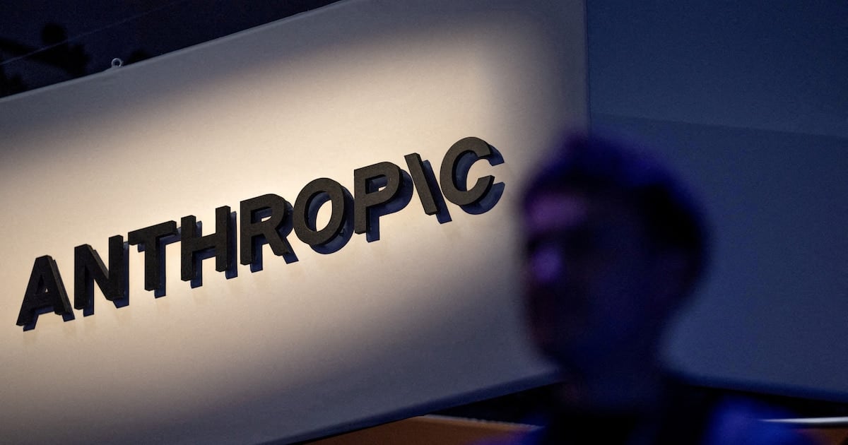 Anthropic abre la caja fuerte de sus modelos y deja entrar a seis auditores con credencial de empleado