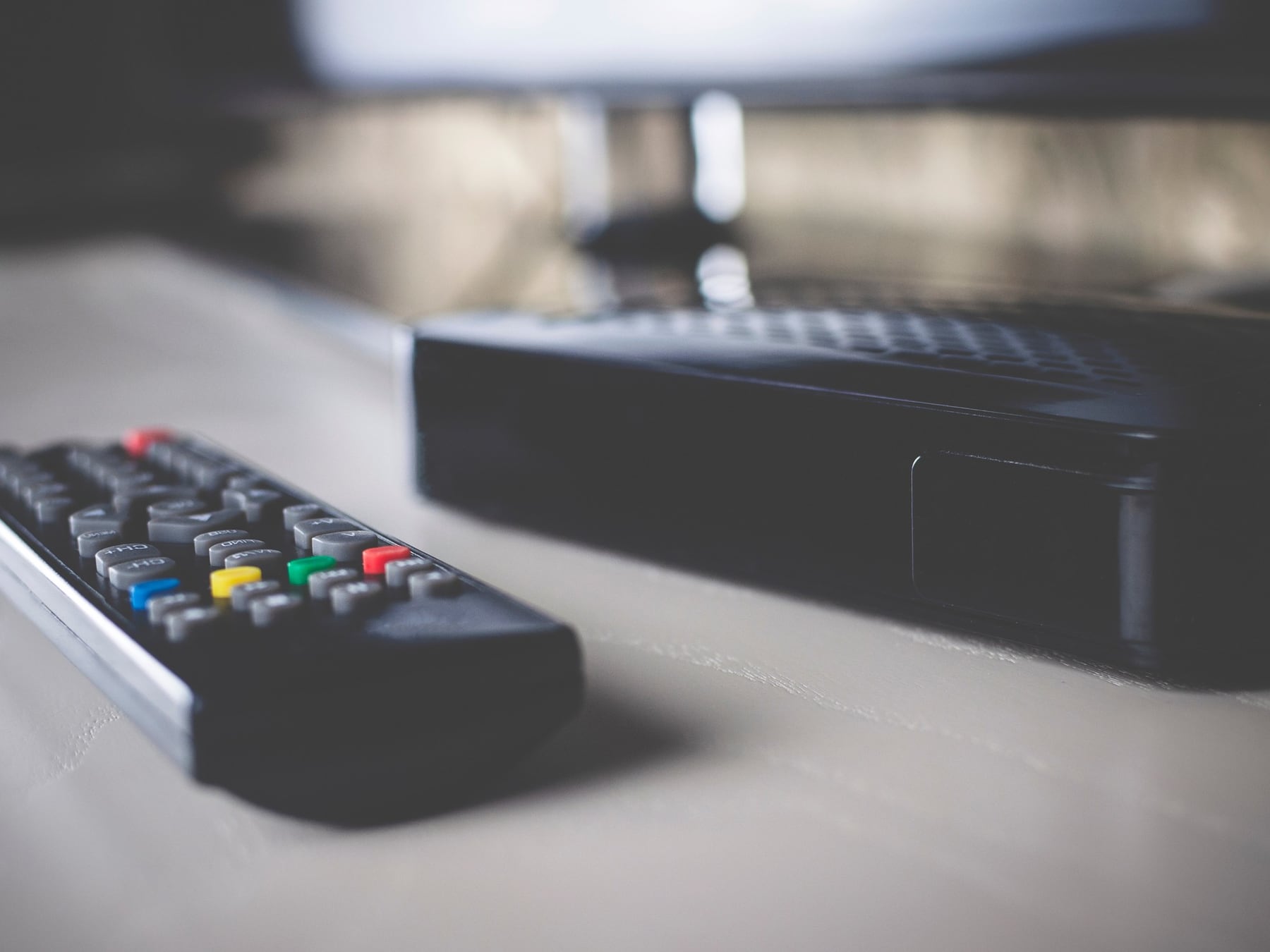 Cuidado con esa TV box barata: te puede estar abriendo la puerta de casa sin que te enteres