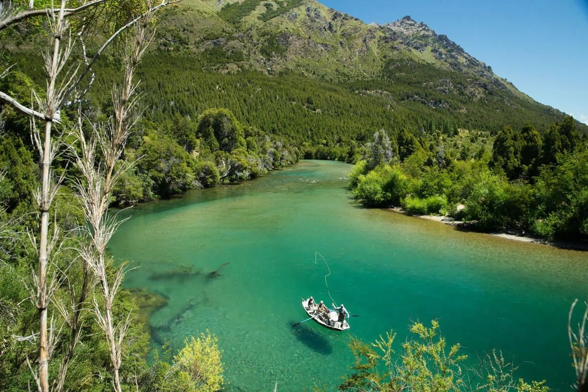 Neuquén puso en marcha la venta de permisos para la temporada de pesca deportiva que se inicia el 1 de noviembre