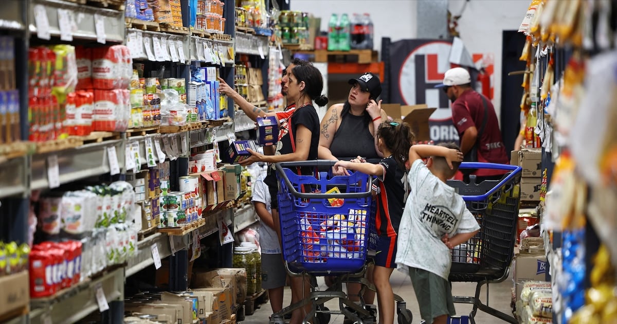 La inflación se mueve en un rango de 1,6% a 1,8% mensual y los analistas esperan que el zigzag se extienda hasta 2027