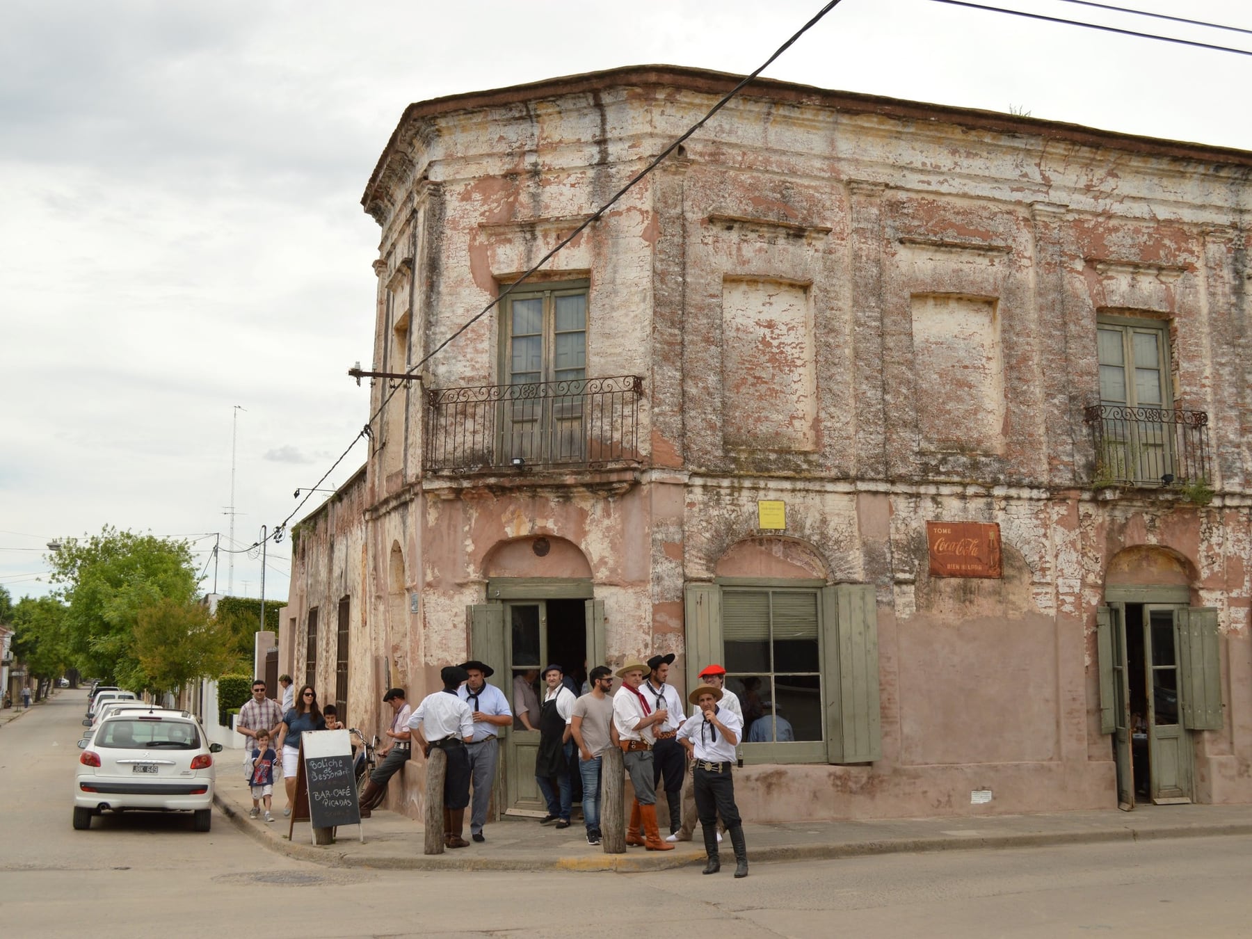 A 113 kilómetros de Buenos Aires, un circuito de talleres reescribe la identidad de Areco sin perder su raíz gauchesca