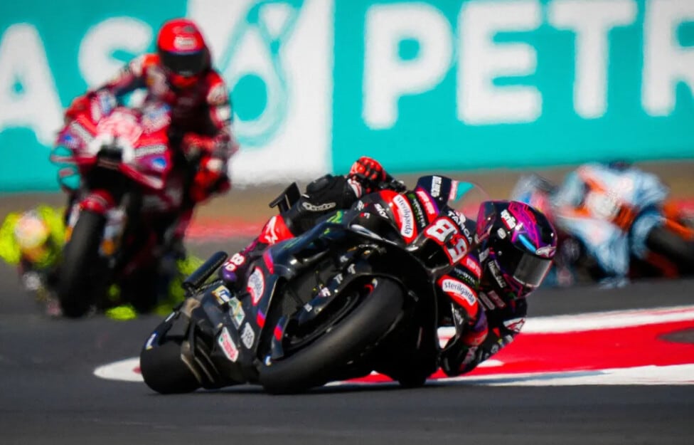 Martín aguanta arriba por un pelo y Márquez le respira en la nuca: se definen cinco carreras que prometen fuego