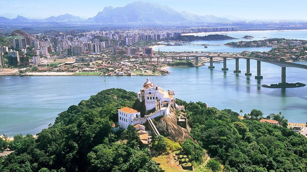 Espírito Santo: entre el mar sereno de Vila Velha y las sierras que cambian de color como un termómetro de luz