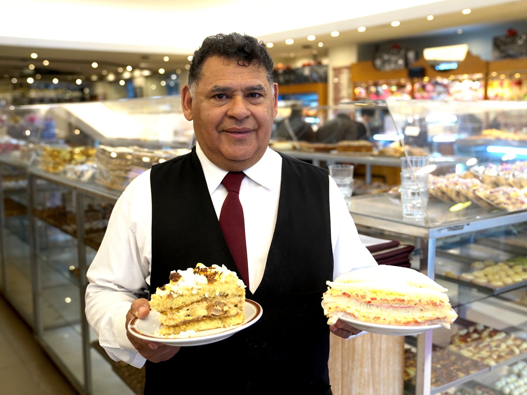 El Greco resiste el paso del tiempo con su vitrina y su sabor de barrio