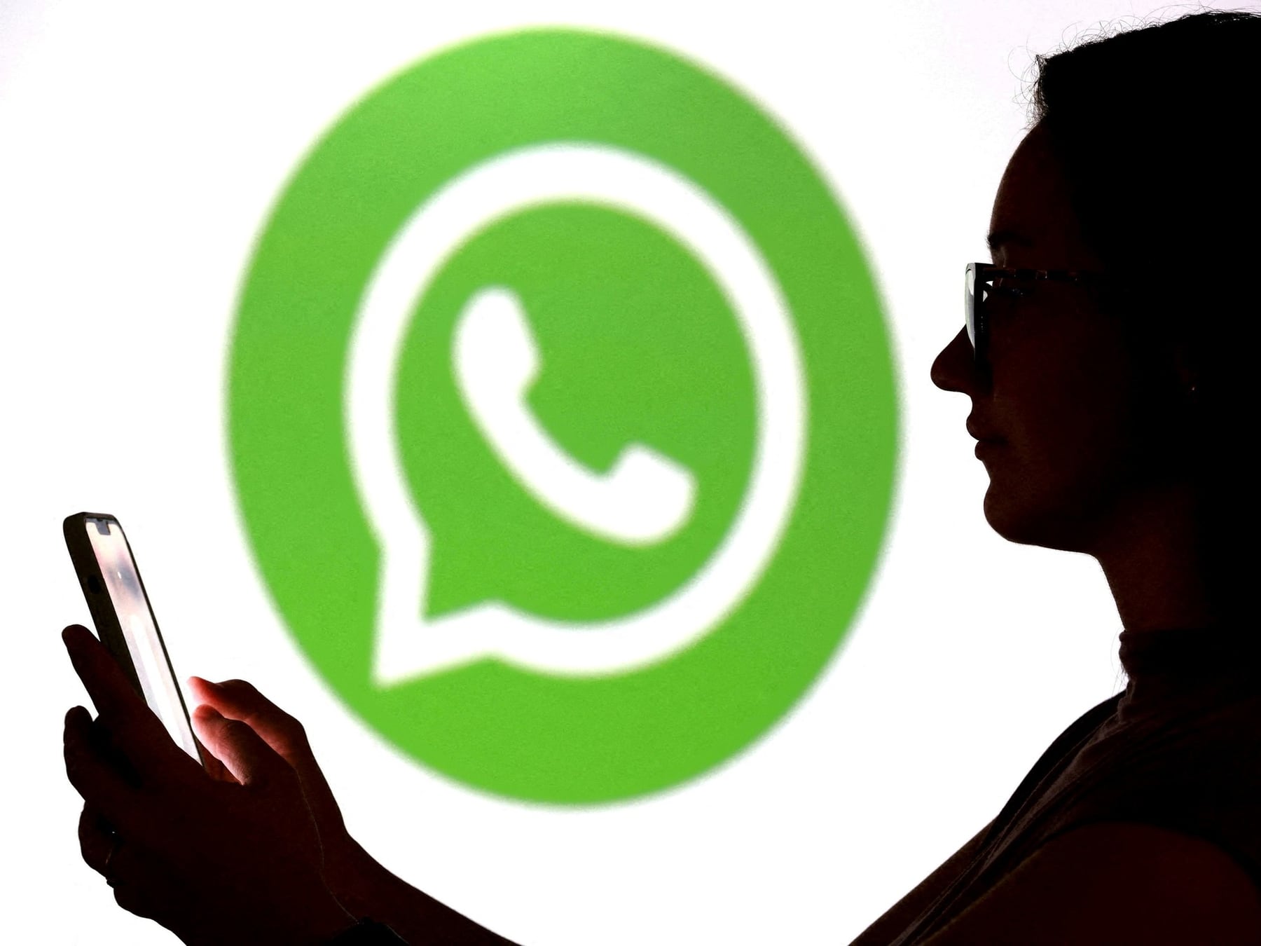 WhatsApp en hasta cuatro dispositivos: cómo detectar y desvincular equipos no autorizados