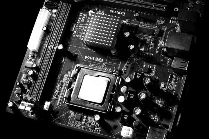 Placas con dibujitos: GIGABYTE le tira flores al público gamer y al anime en una sola caja