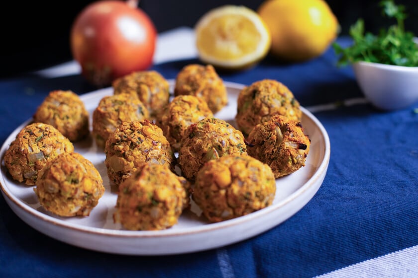 Bolitas de brócoli y garbanzos al horno: una cena vegetal que se arma en pocos pasos