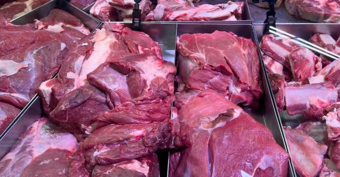 La carne fresca de cerdo gained terreno y los chacinados profundizaron su caída