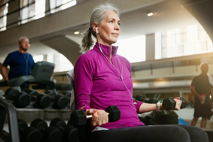 Después de los 40, el gimnasio pide otra lógica: menos rotación y más disciplina