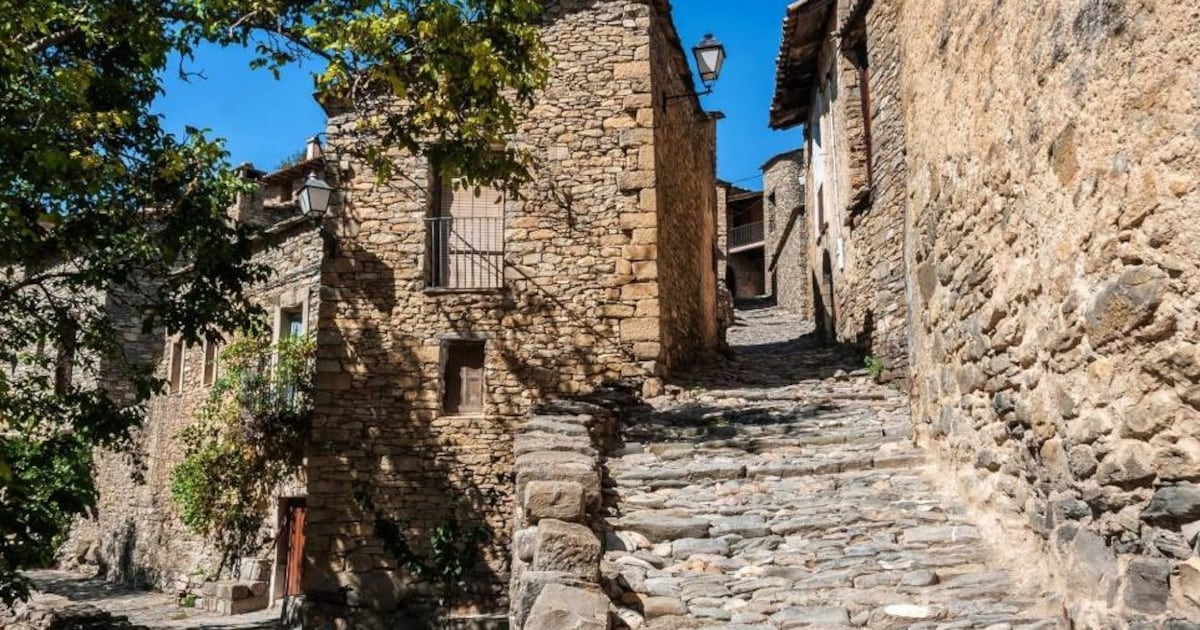Montañana, el pueblo medieval de Huesca que conserva su entre murallas y montañas